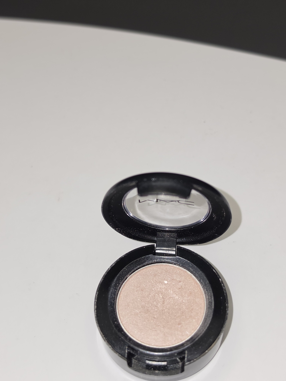 DISCONTINUED / RARE MAC EYESHADOW- "PHLOOF!"
